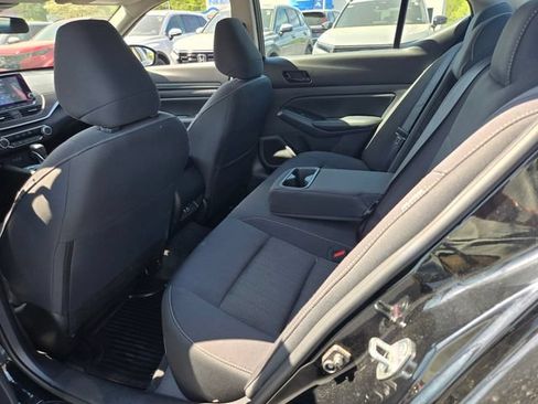 Used 2025 Nissan Altima 2.5 SV FWD image 11