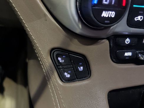 Used 2019 GMC Yukon XL SLT w/ Premium Edition image 10