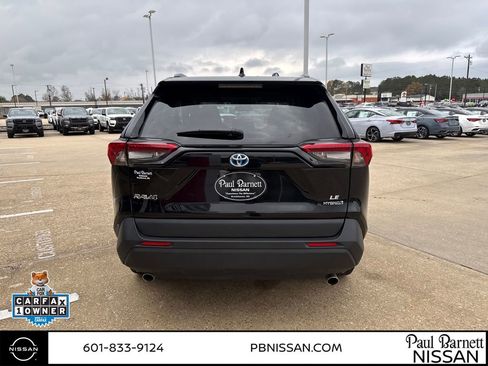 Used 2024 Toyota RAV4 LE image 12