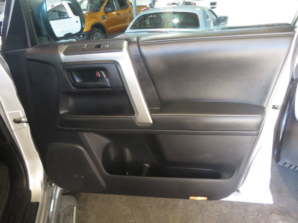 Used 2011 Toyota 4Runner Limited AWD/4WD image 32