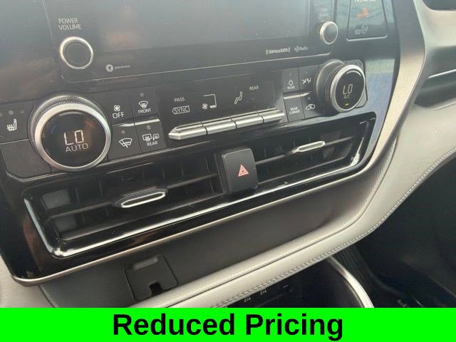 Used 2020 Toyota Highlander XLE AWD/4WD image 25