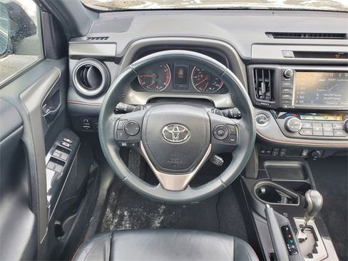 Used 2016 Toyota RAV4 SE image 12
