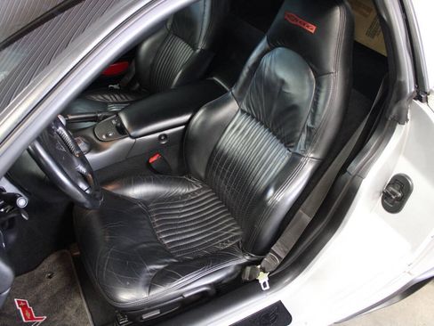 Used 2001 Chevrolet Corvette Z06 w/ Memory Pkg RWD image 28