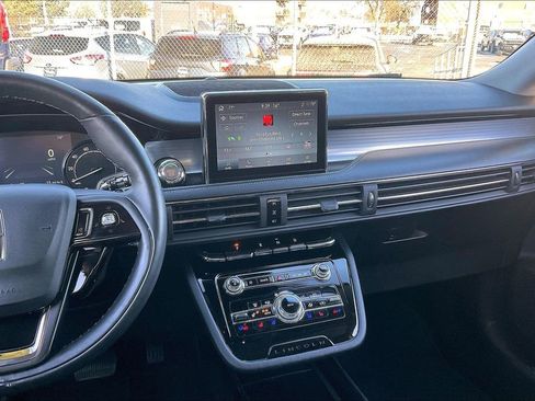Used 2022 Lincoln Corsair AWD w/ Premium Package image 5