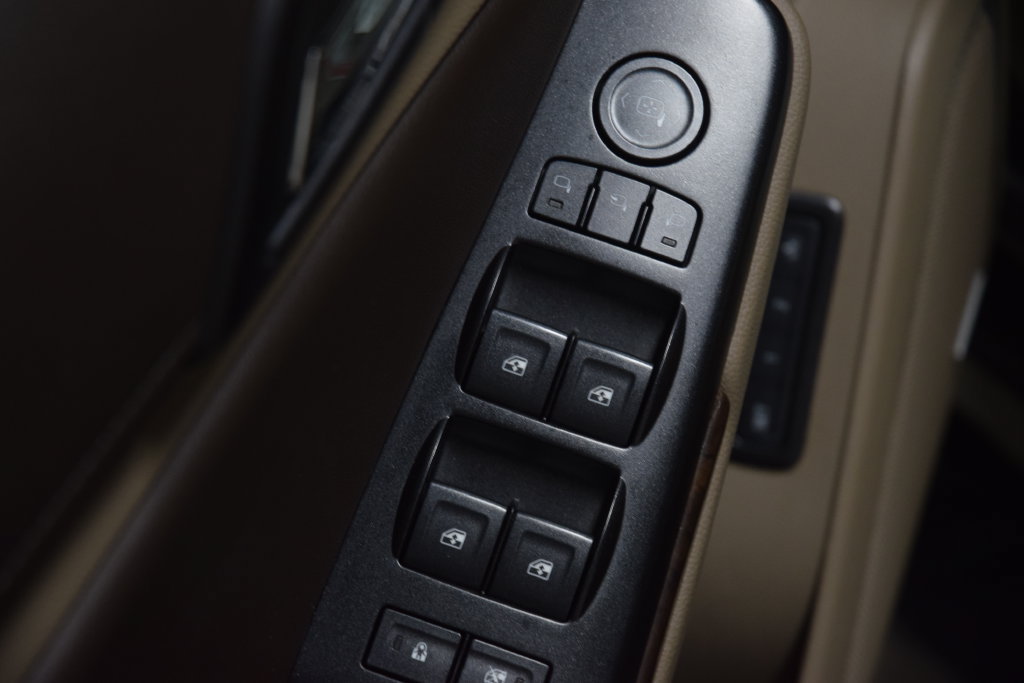 Used 2018 Chevrolet Tahoe LT AWD/4WD image 40