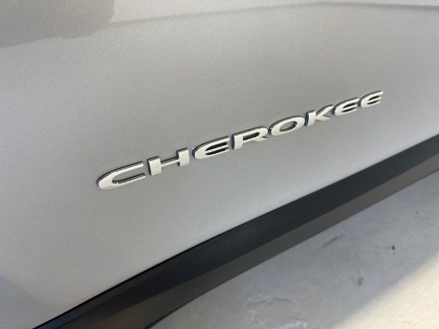 Used 2017 Jeep Cherokee Limited AWD/4WD image 33
