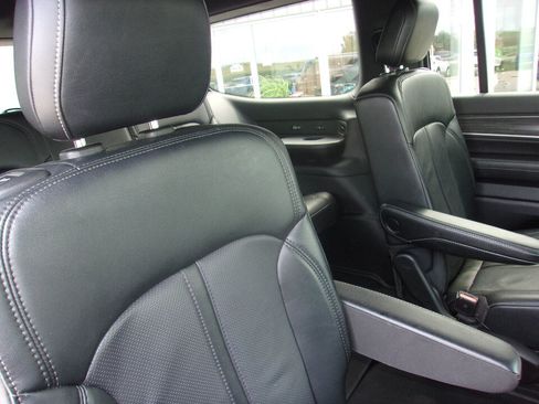 Used 2024 Jeep Wagoneer Series III w/ Flexible Seating Group AWD/4WD image 14