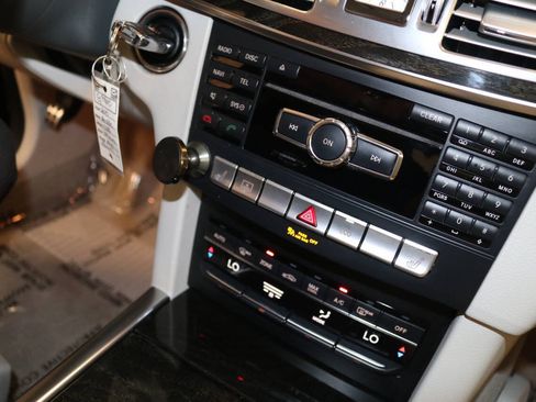 Used 2015 Mercedes-Benz E 350 Sedan image 34