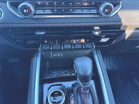 Used 2023 Chevrolet Colorado Z71 w/ Z71 Convenience Package 2 image 18