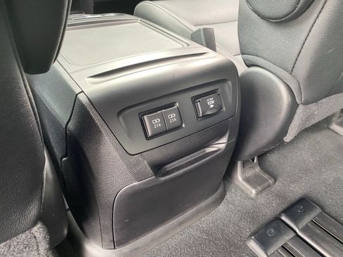 Used 2020 Toyota Sienna SE w/ Nightshade Edition FWD image 16