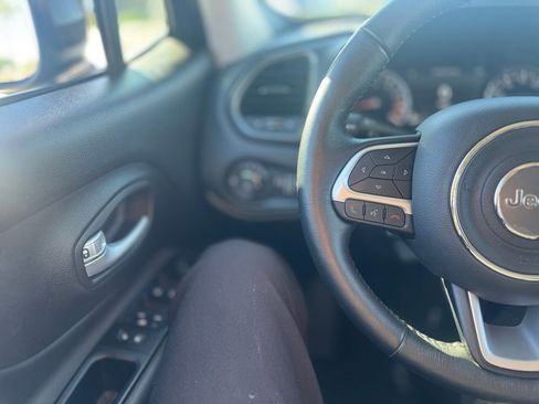 Used 2023 Jeep Renegade Limited image 7