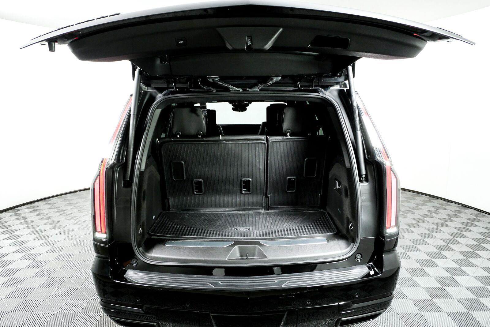 Used 2025 Cadillac Escalade Sport Platinum w/ LPO, ONYX Package AWD/4WD image 33