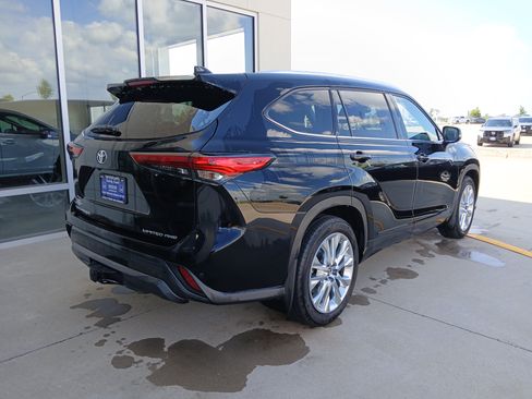 Used 2023 Toyota Highlander Limited AWD/4WD image 7