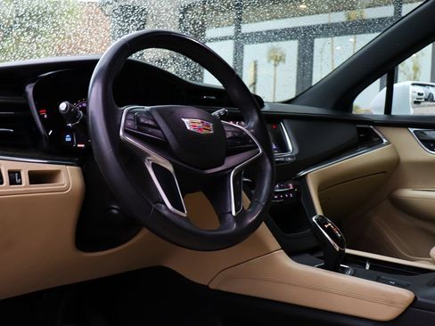 Used 2017 Cadillac XT5 FWD image 40
