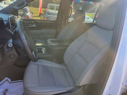 Used 2022 GMC Yukon XL SLT w/ SLT Premium Package image 14