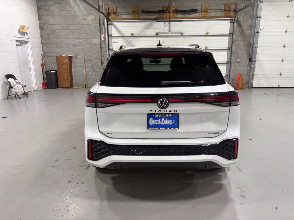New 2026 Volkswagen Tiguan SE R-Line AWD/4WD image 4