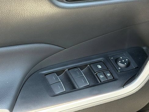 Used 2023 Toyota RAV4 XLE w/ Convenience Package FWD image 7
