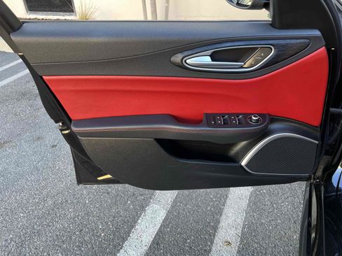 Used 2019 Alfa Romeo Giulia image 64