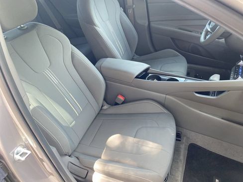 Used 2026 Hyundai Elantra SEL FWD image 32