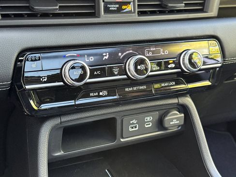 New 2025 Honda Pilot Touring image 25