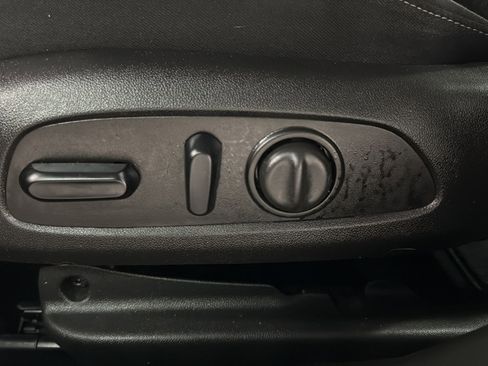 Used 2018 Buick Regal Preferred FWD image 18