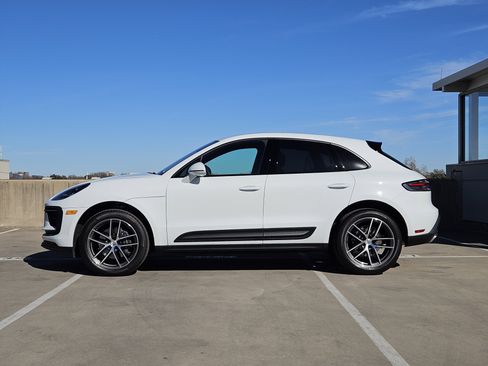 Certified 2025 Porsche Macan image 2