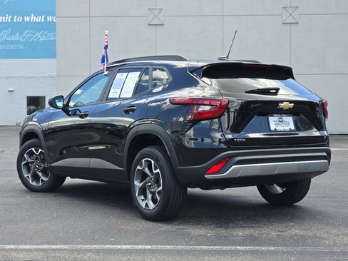 Used 2024 Chevrolet Trax LT FWD image 19