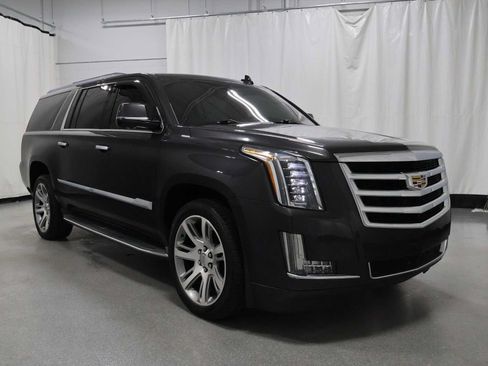 Used 2016 Cadillac Escalade ESV Luxury AWD/4WD image 13