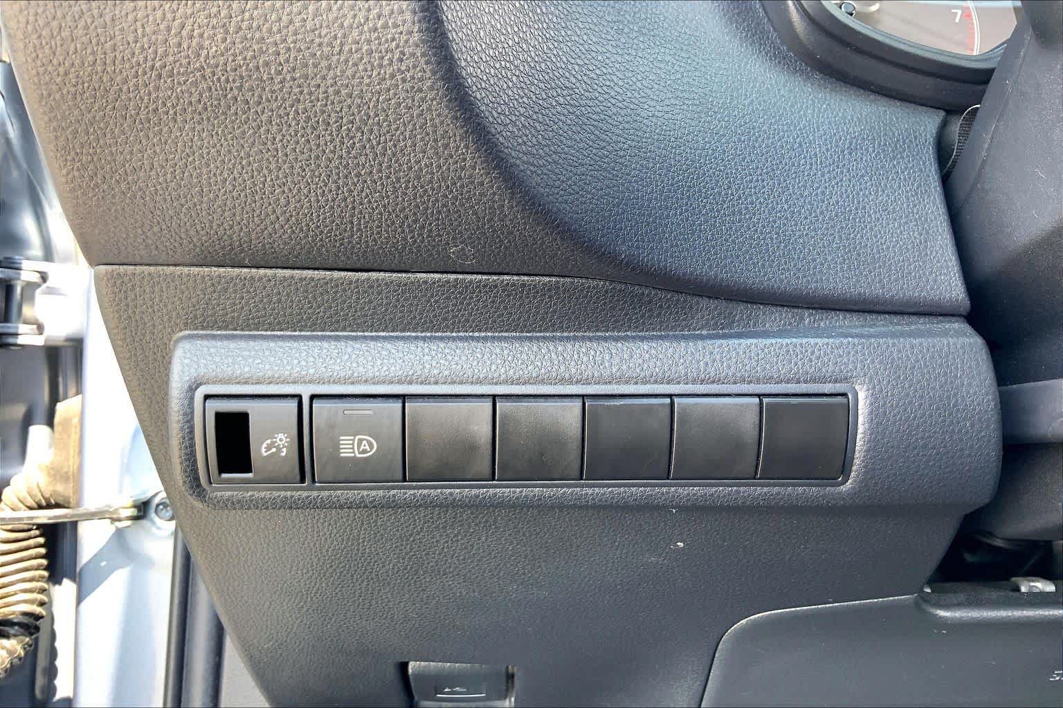 Used 2024 Toyota Corolla LE FWD image 33
