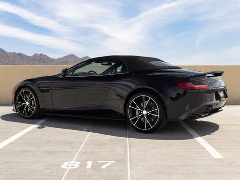 Used 2015 Aston Martin Vanquish Volante RWD image 34