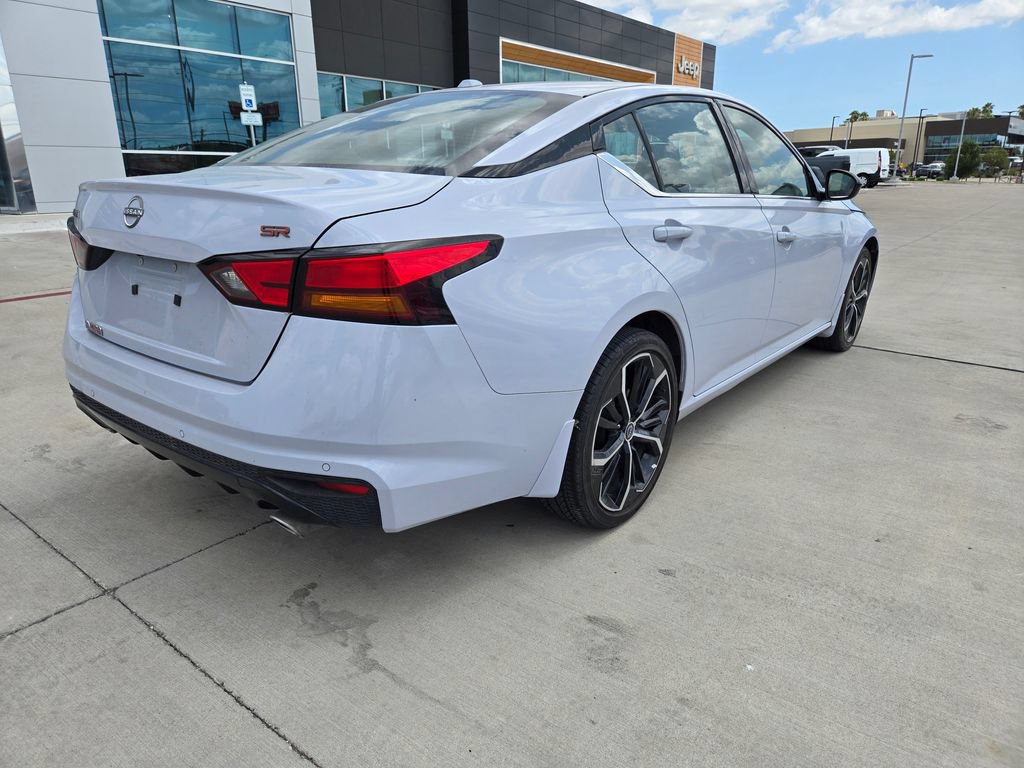 Used 2024 Nissan Altima 2.5 SR FWD image 3