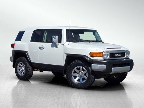 Used 2014 Toyota FJ Cruiser 4WD w/ Upgrade Package image 2