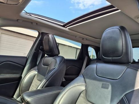 Used 2022 Jeep Cherokee Latitude w/ Sun & Sound Group AWD/4WD image 14