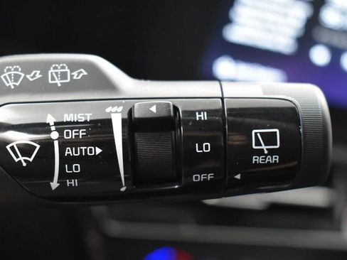 Used 2025 Kia Niro EX image 29