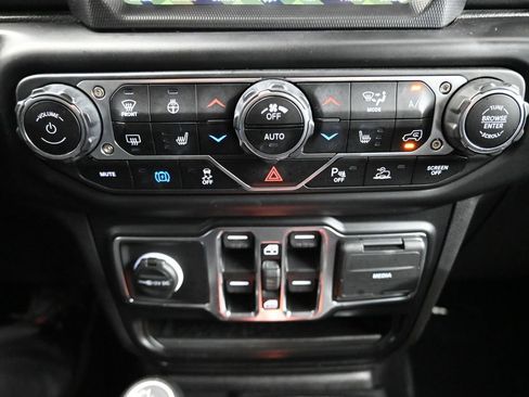 Used 2021 Jeep Wrangler Unlimited Sahara w/ Cold Weather Group image 30