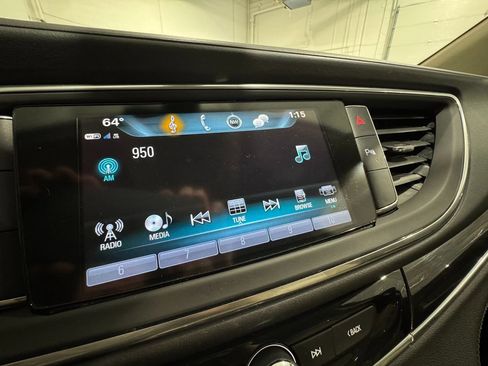 Used 2019 Buick Enclave Essence image 18