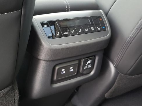 New 2026 Nissan Pathfinder Platinum FWD image 17