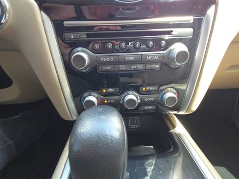 Used 2018 Nissan Pathfinder SV FWD image 17