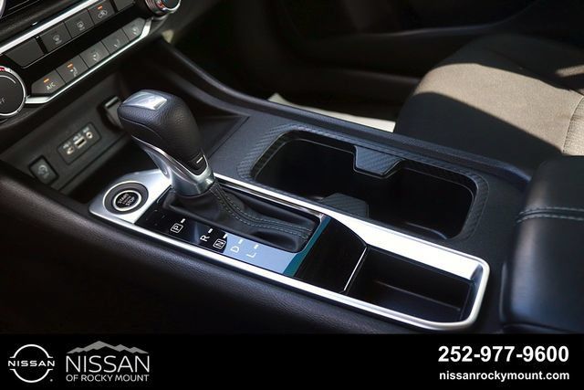 Used 2024 Nissan Sentra SV FWD image 16