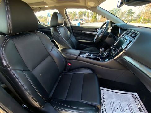Used 2023 Nissan Maxima SL image 14