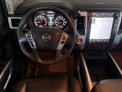 Used 2017 Nissan Titan SL RWD image 14