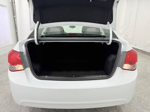 Used 2011 Chevrolet Cruze LS image 10