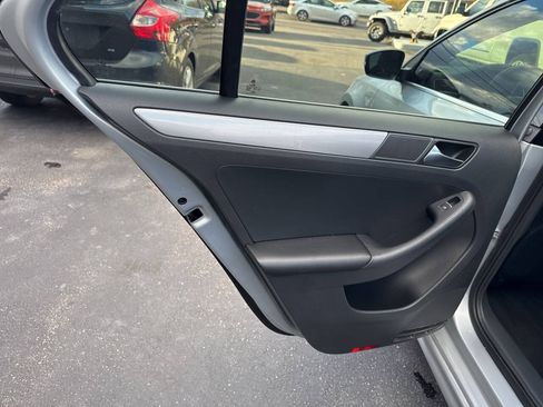 Used 2015 Volkswagen Jetta Sport FWD image 17