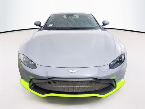 Used 2020 Aston Martin V8 Vantage Coupe image 2