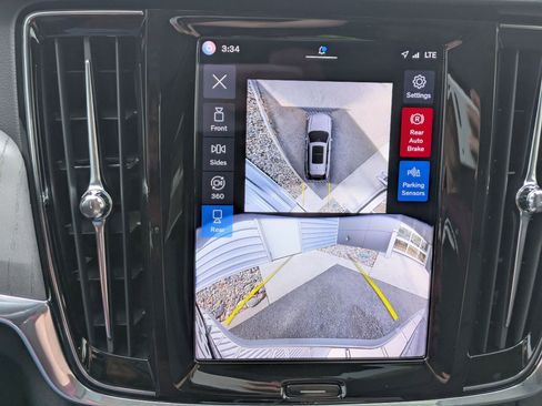 Used 2025 Volvo V90 B6 Cross Country Ultra w/ Protection Package Premier image 23