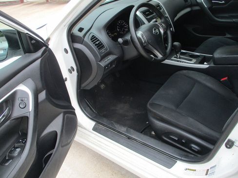Used 2015 Nissan Altima 2.5 SV w/ Convenience Package FWD image 23