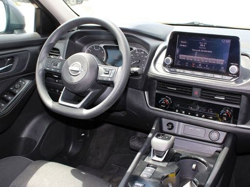 Used 2024 Nissan Rogue SV image 8