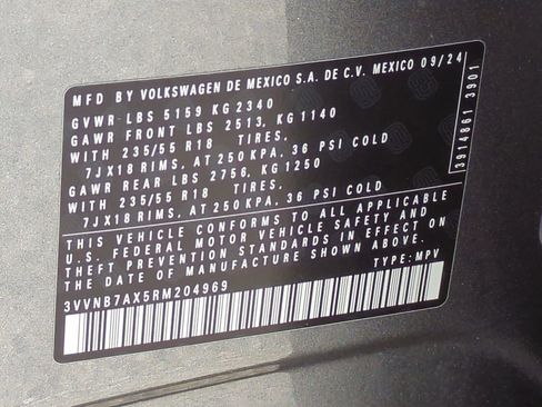 Used 2024 Volkswagen Tiguan SE image 31