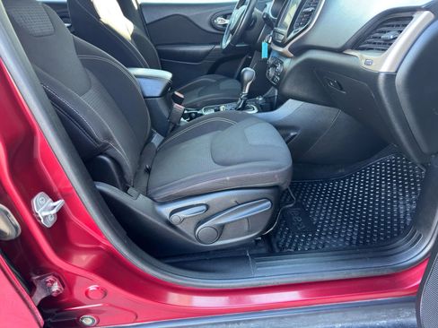 Used 2015 Jeep Cherokee Latitude w/ Cold Weather Group image 17