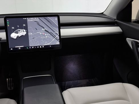Used 2021 Tesla Model Y Long Range image 28